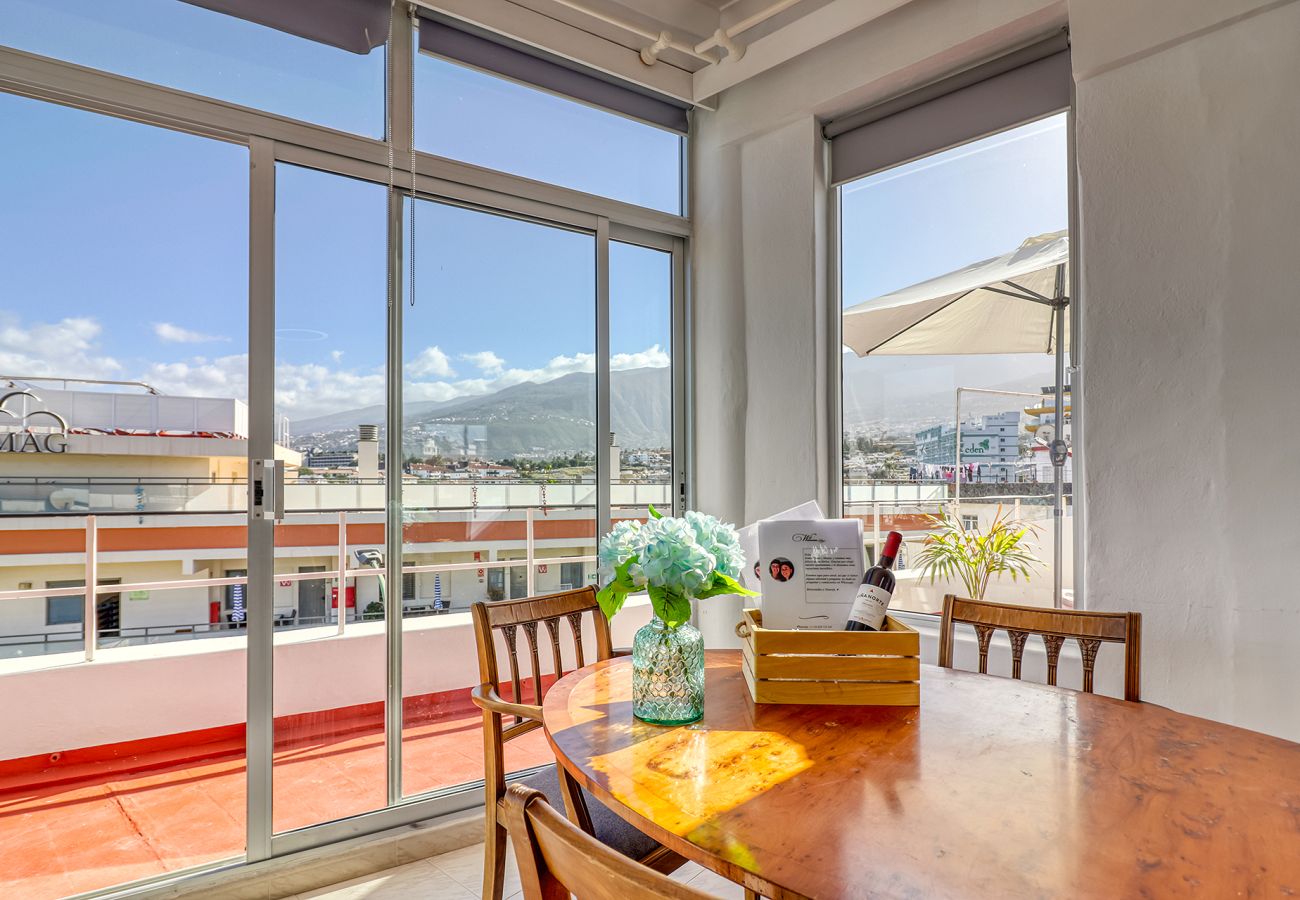 Ferienwohnung in Puerto de la Cruz - Spacious top-floor penthouse w/ Huge terrace