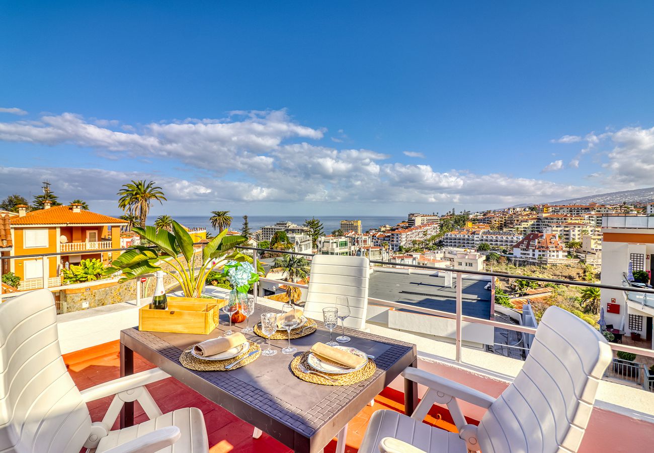 Ferienwohnung in Puerto de la Cruz - Spacious top-floor penthouse w/ Huge terrace