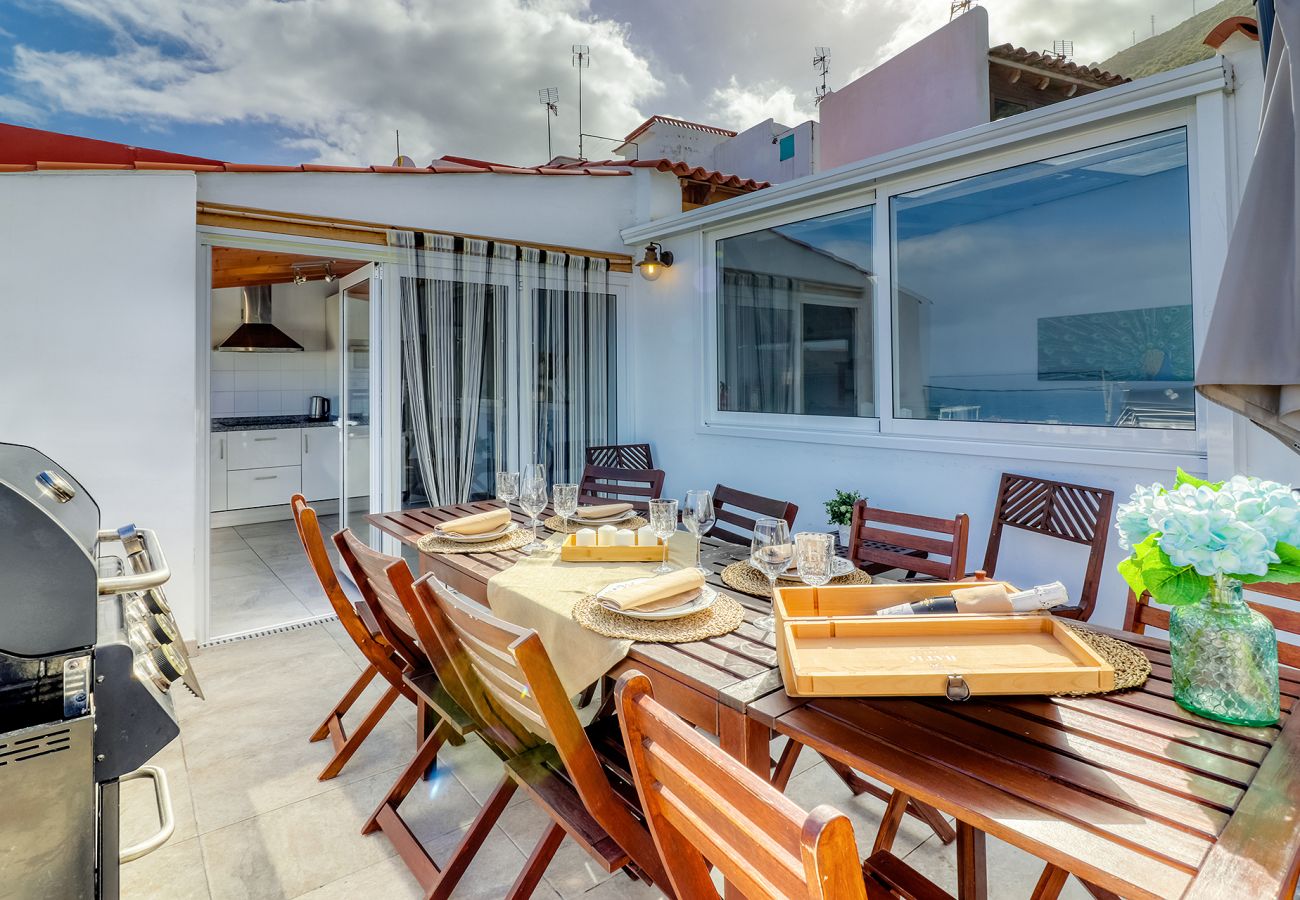 Ferienhaus in Icod de los Vinos - Geräumiges Reihenhaus mit Meerblick, 3 Minuten zum Strand