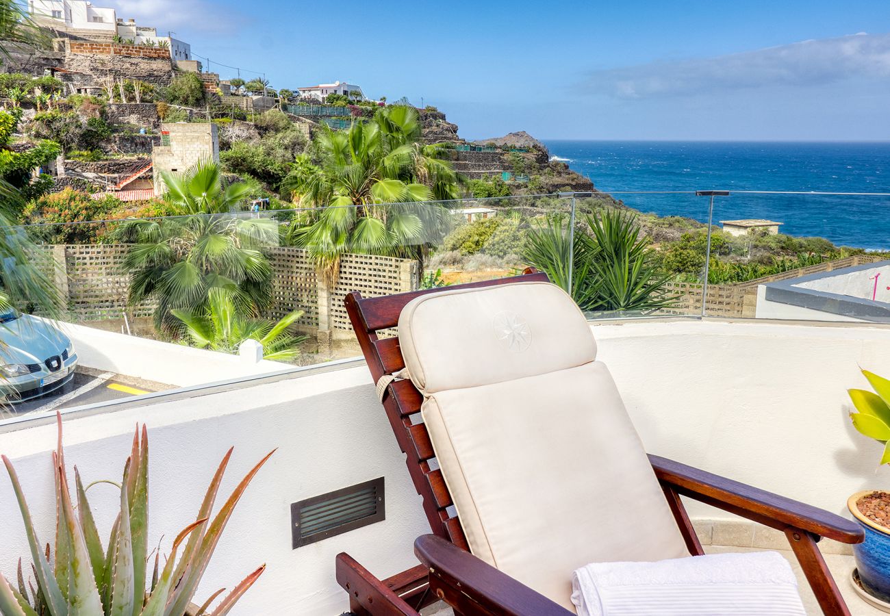 Ferienhaus in Icod de los Vinos - Geräumiges Reihenhaus mit Meerblick, 3 Minuten zum Strand