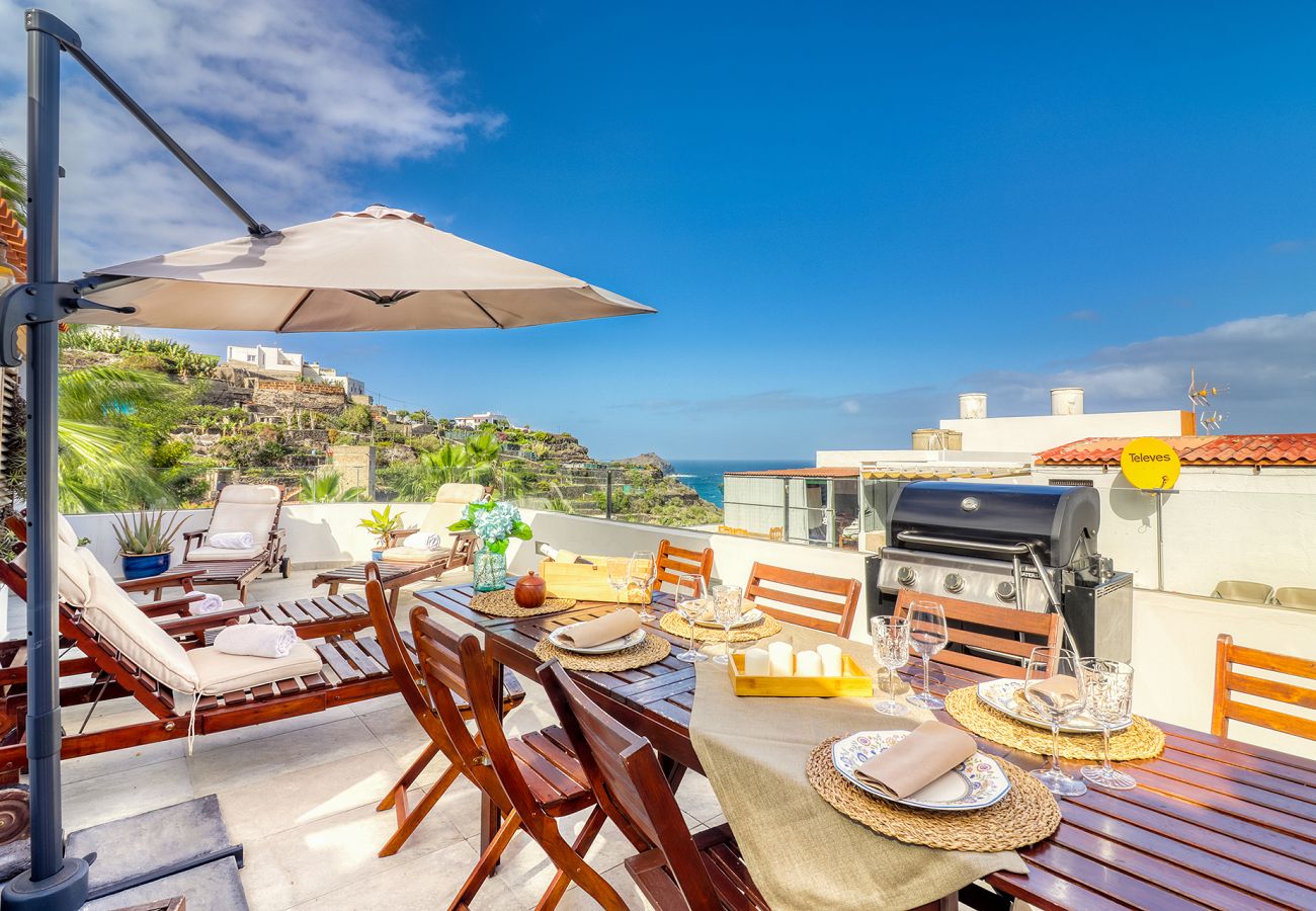 Ferienhaus in Icod de los Vinos - Geräumiges Reihenhaus mit Meerblick, 3 Minuten zum Strand