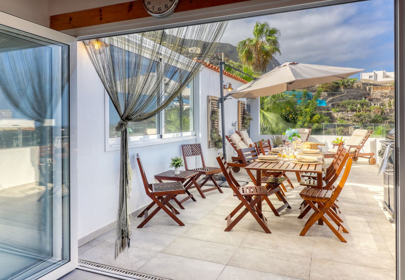 Ferienhaus in Icod de los Vinos - Geräumiges Reihenhaus mit Meerblick, 3 Minuten zum Strand