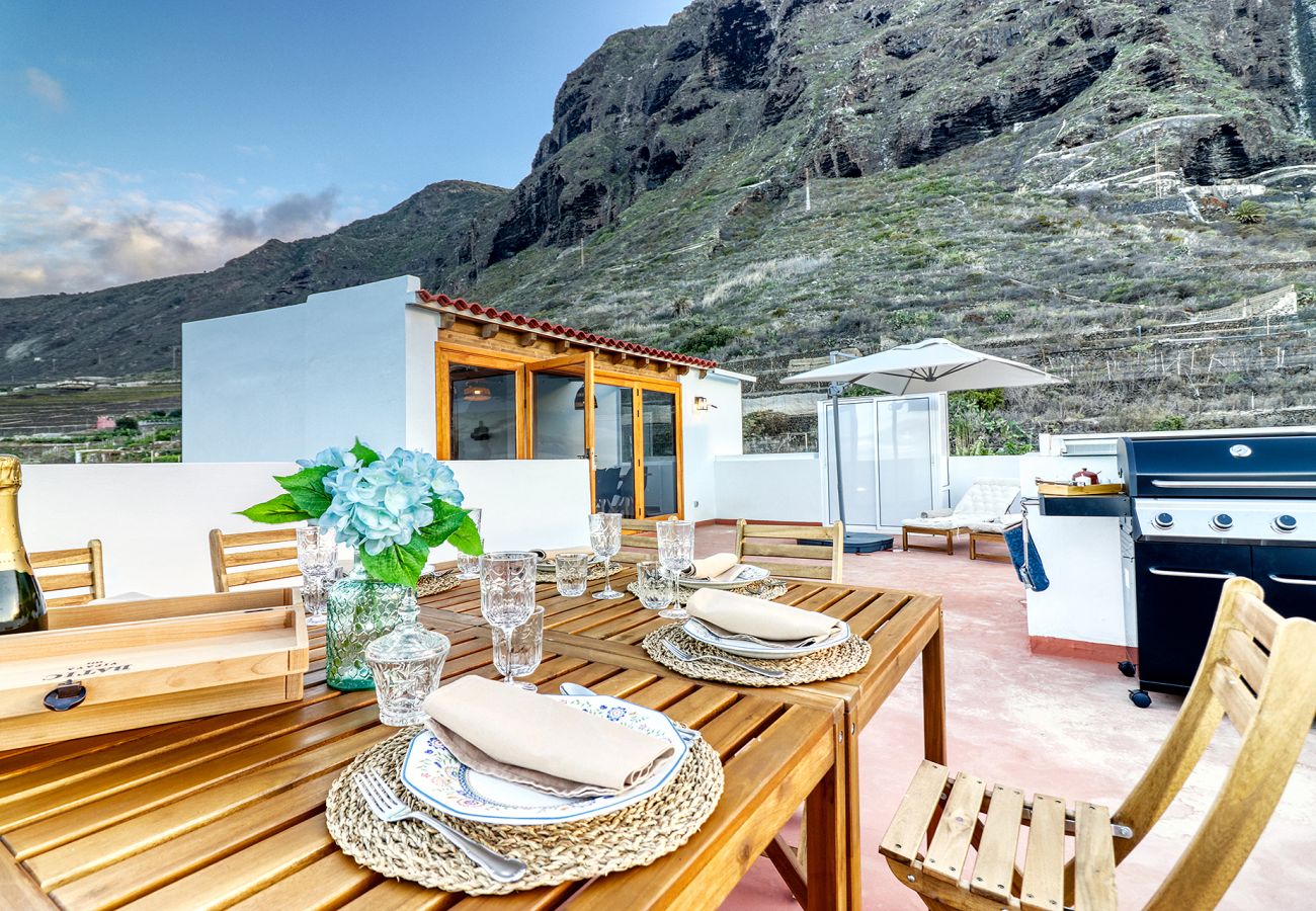 Ferienhaus in Garachico - Spacious Home w/ Tropical pick-up Garden/Near Seaside