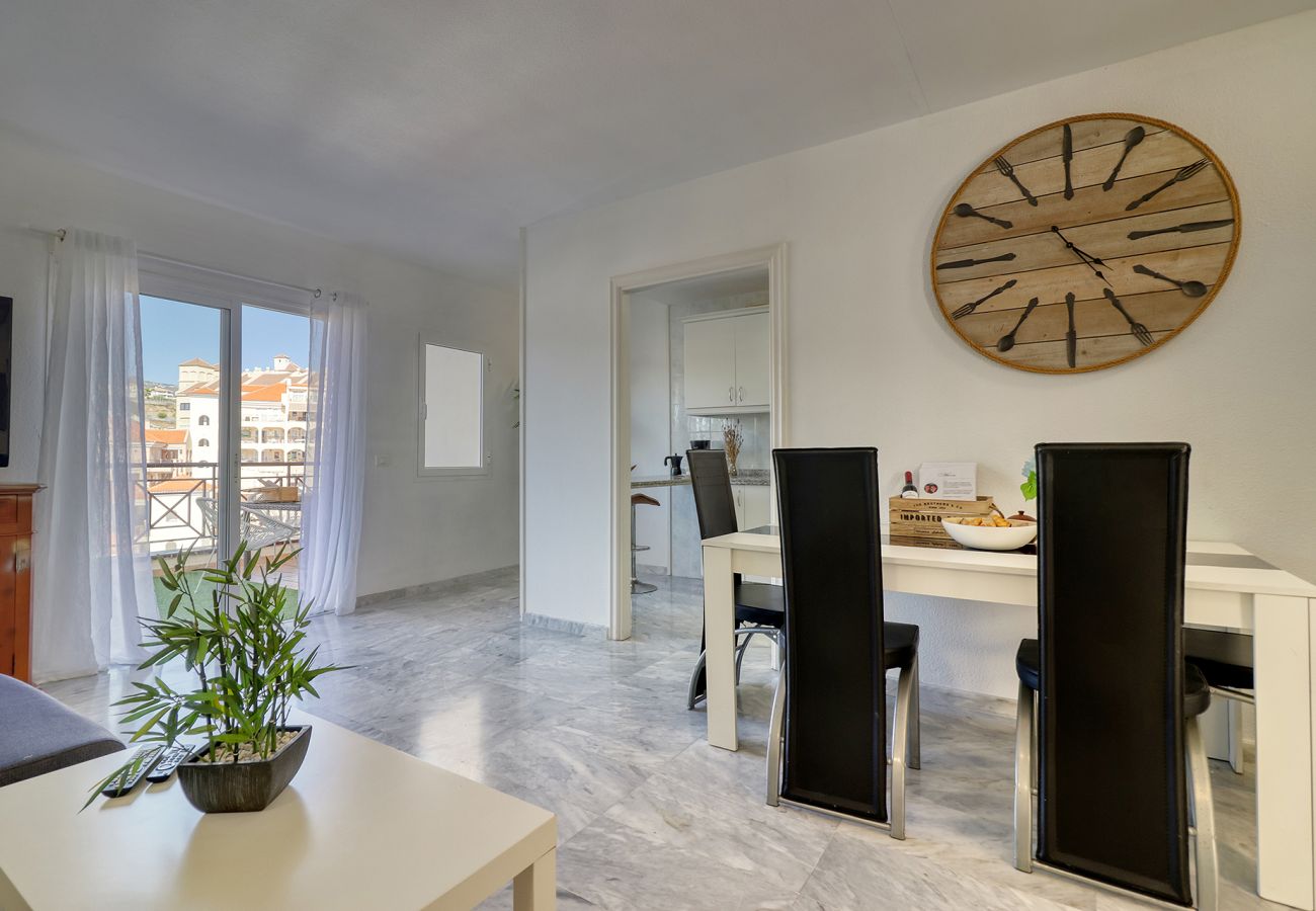 Ferienwohnung in Arona - Helles Penthouse auf zwei Etagen mit Whirlpool und großer Außenterrasse.