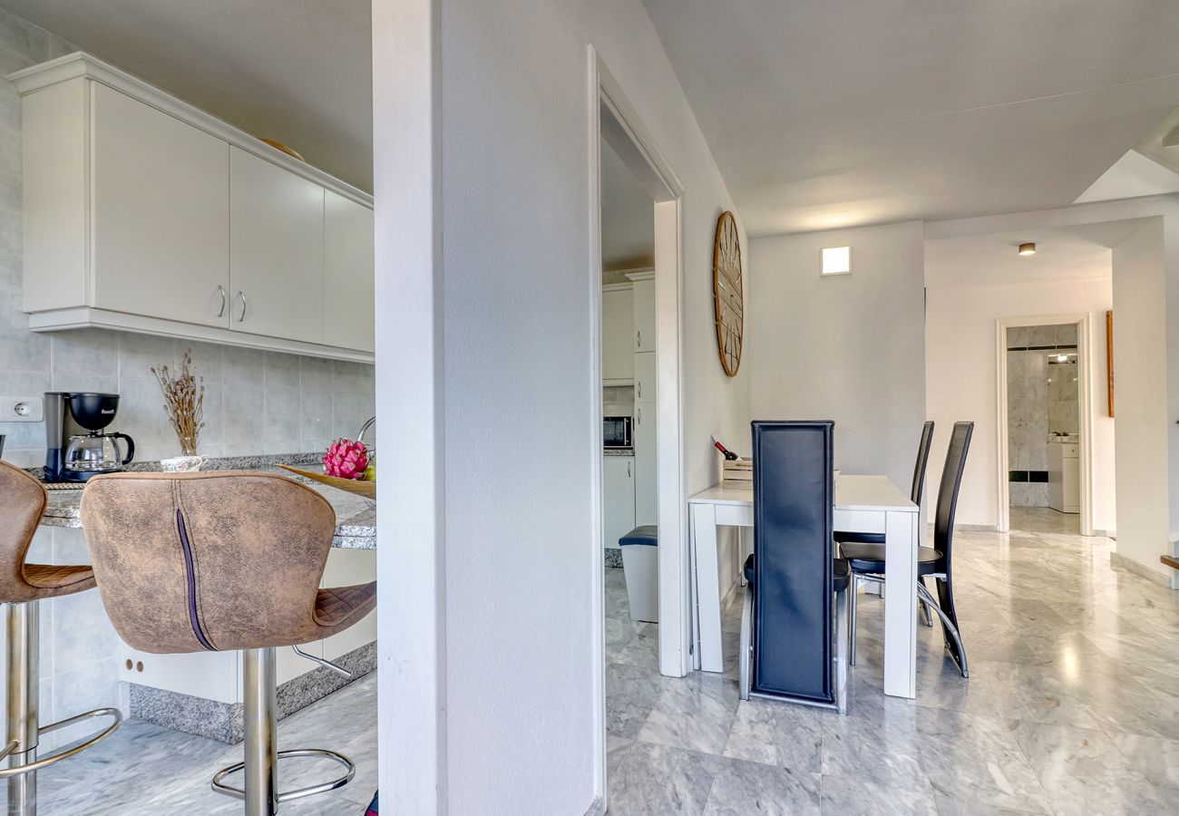 Ferienwohnung in Arona - Helles Penthouse auf zwei Etagen mit Whirlpool und großer Außenterrasse.