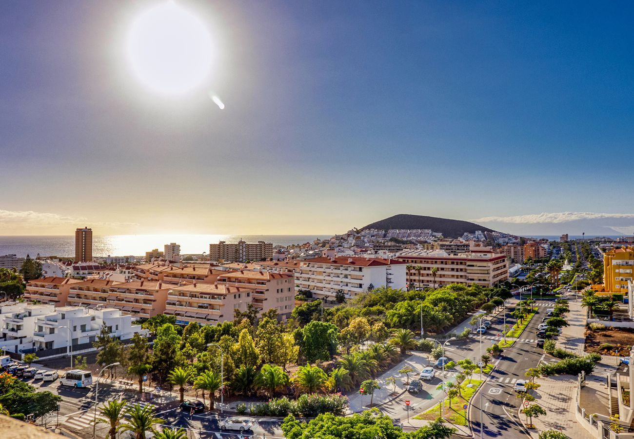 Ferienwohnung in Arona - Helles Penthouse auf zwei Etagen mit Whirlpool und großer Außenterrasse.