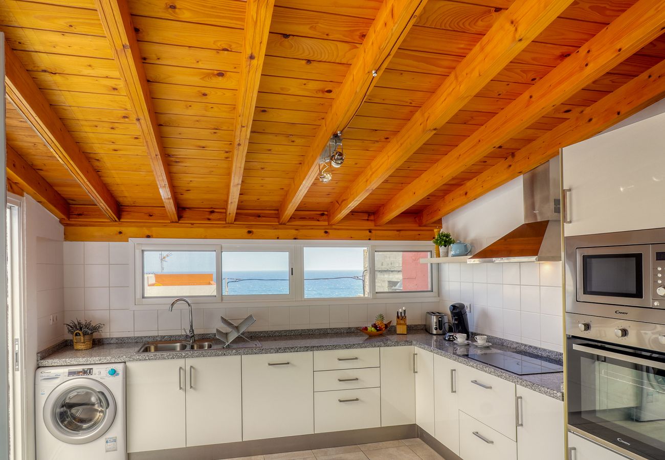 Maison à Icod de los Vinos - Maison mitoyenne spacieuse avec vue sur l'océan, à 3 minutes de la plage.