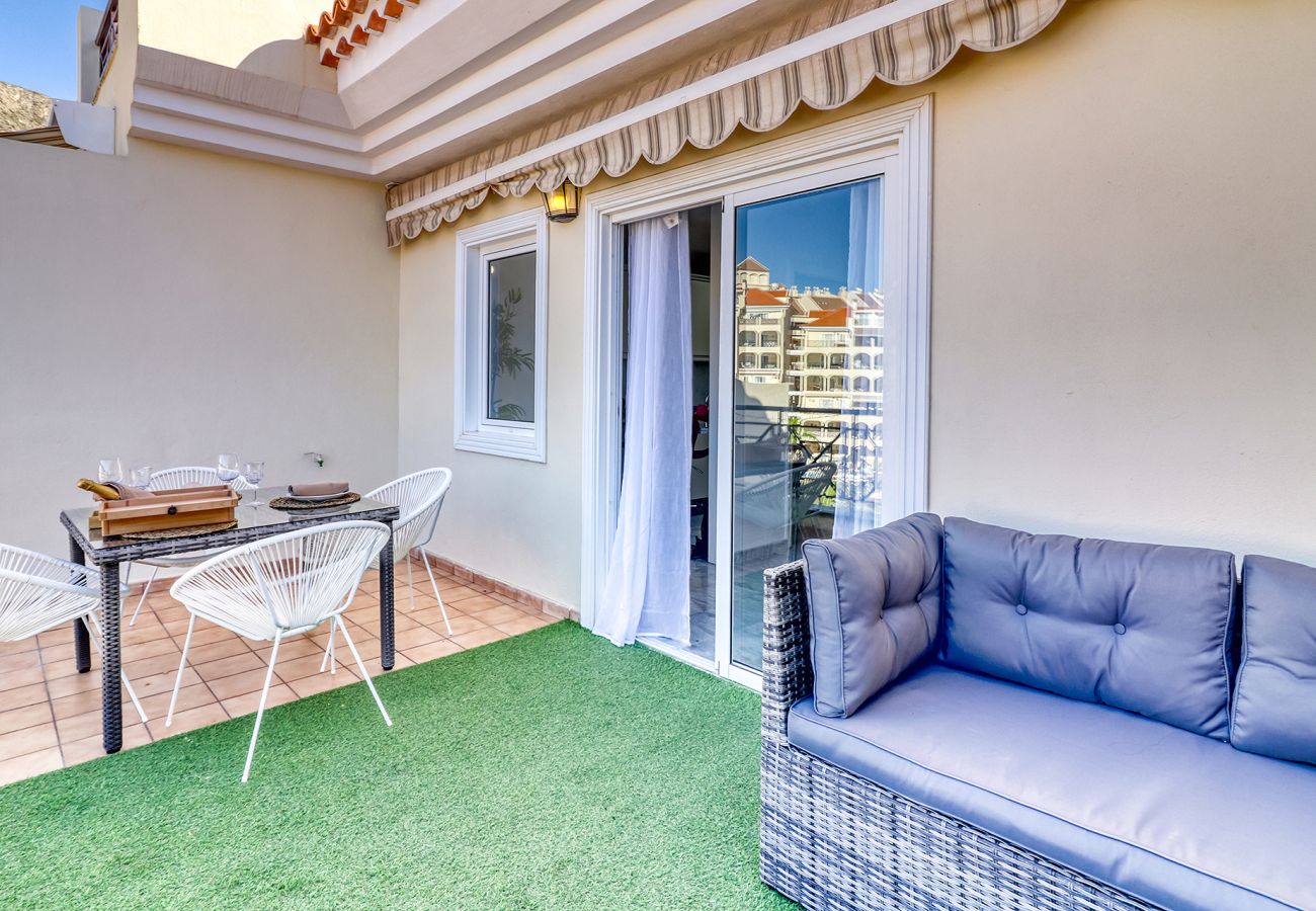 Appartement à Arona - Penthouse lumineux sur deux étages avec jacuzzi et grande terrasse extérieure