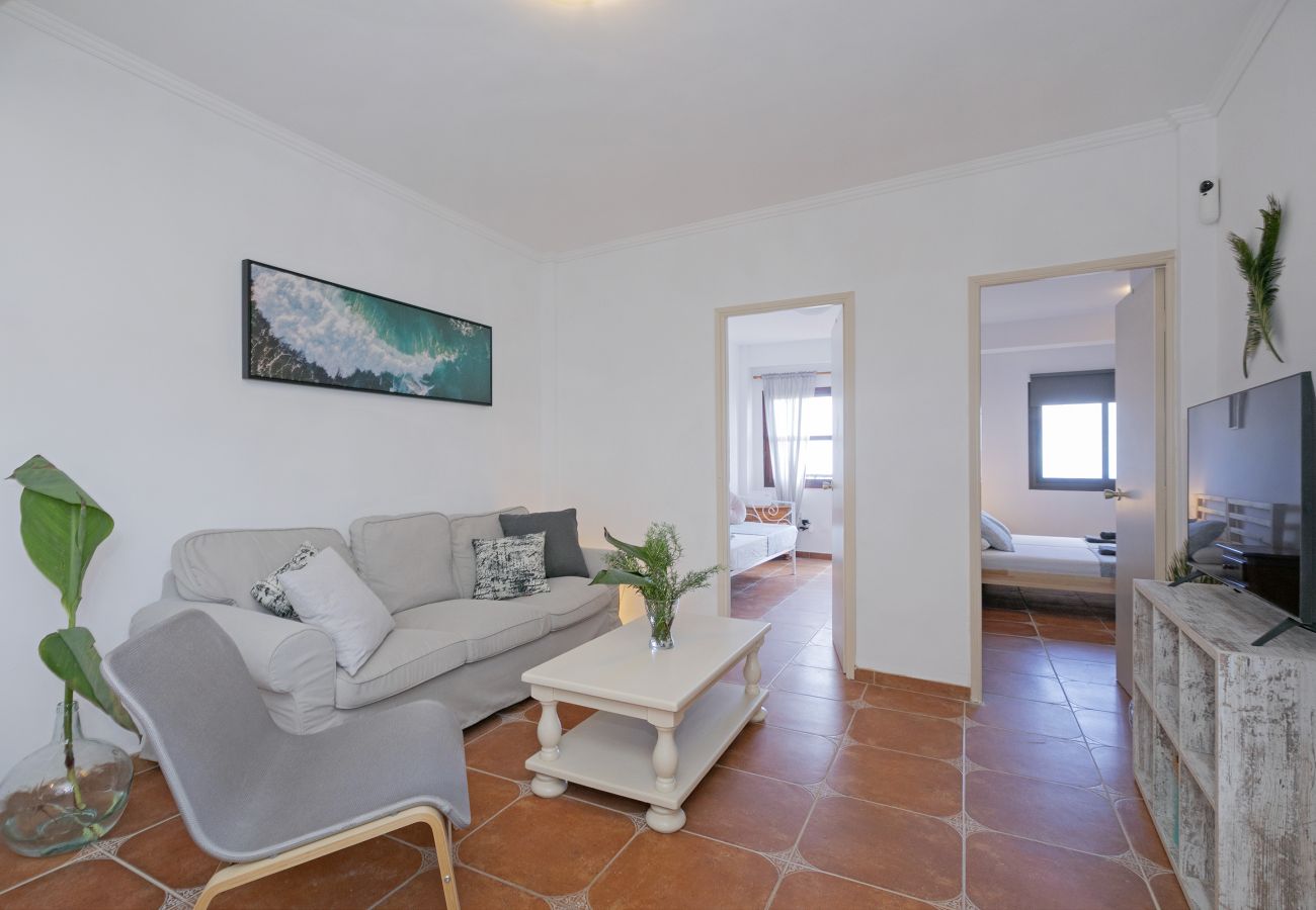 Apartment in Icod de los Vinos - City Center Apt. w/ Fast Wi-fi & Rooftop Terrace